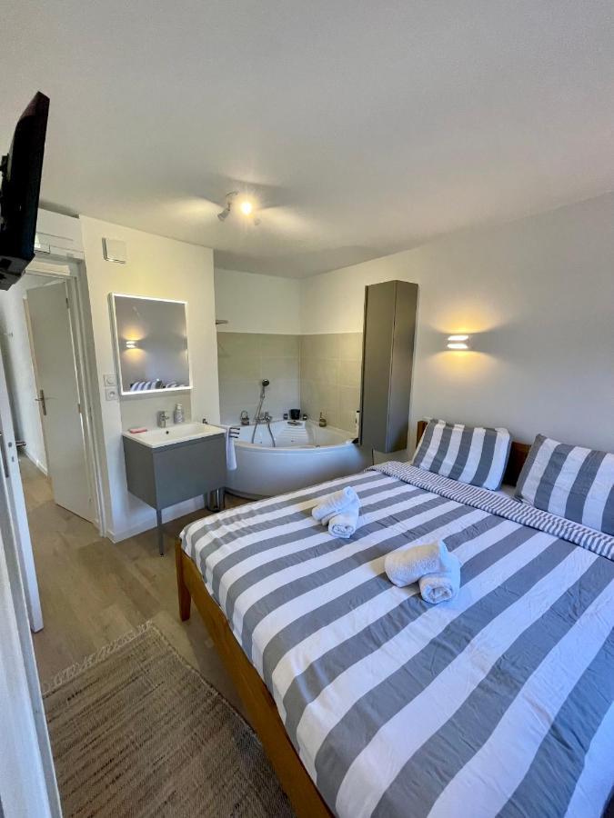 Badine Beach 5P Plage Piscine Balneo Clim Jardin Exotique Hyères Zewnętrze zdjęcie